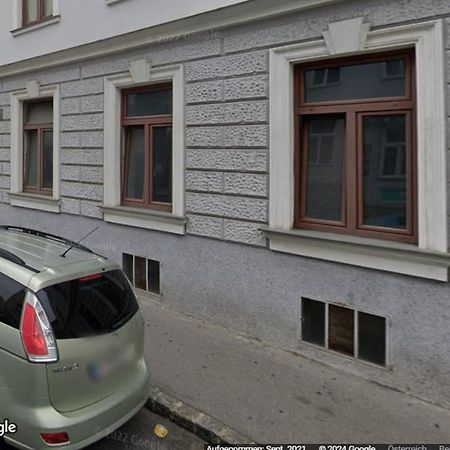 Altbauwohnung Neu Saniert - Fuer Familien Geeignet Vienna Luaran gambar