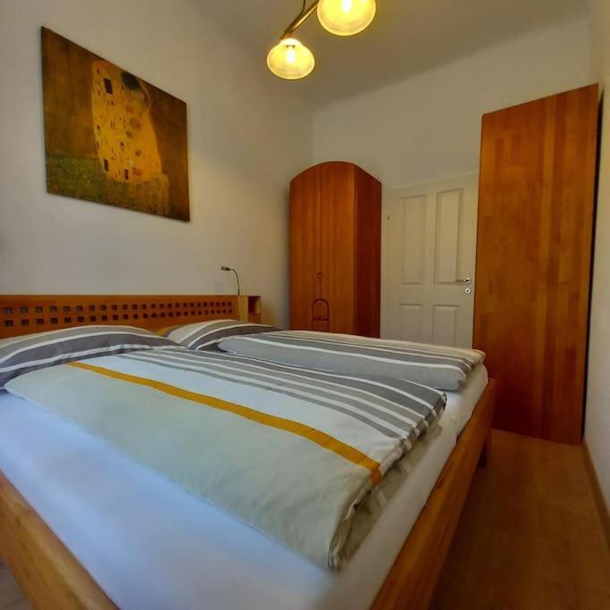 Altbauwohnung Neu Saniert - Fuer Familien Geeignet Vienna Luaran gambar