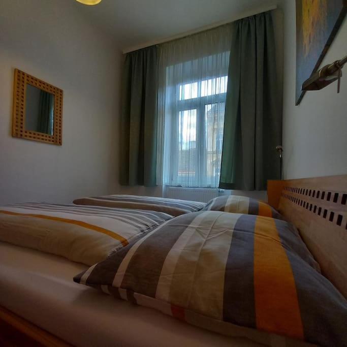 Altbauwohnung Neu Saniert - Fuer Familien Geeignet Vienna Luaran gambar
