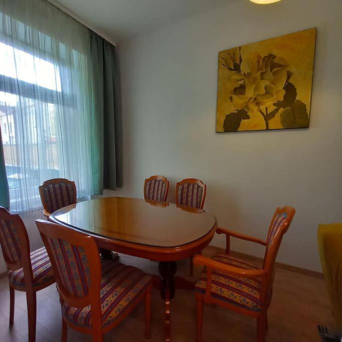 Altbauwohnung Neu Saniert - Fuer Familien Geeignet Vienna Luaran gambar