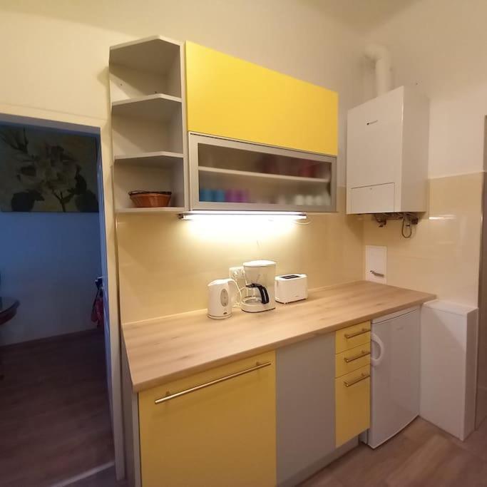 Altbauwohnung Neu Saniert - Fuer Familien Geeignet Vienna Luaran gambar